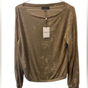 GENERATION NWT LOVE WOMENS S SWEATSHIRT ARMY GREEN  CAMO